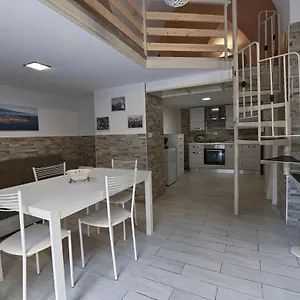 San Camillo House , Aeroporto di Catania Fontana Rossa Italia
